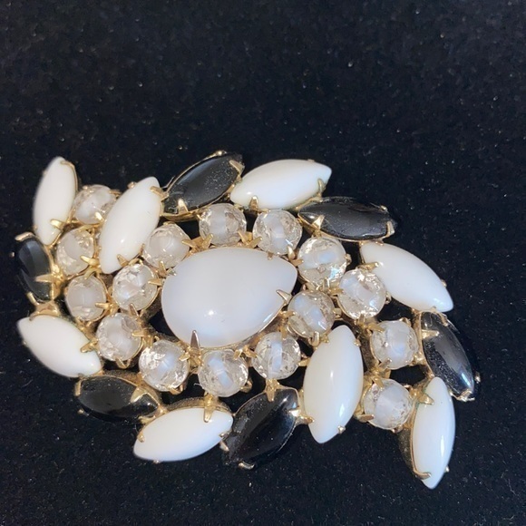 VINTAGE BROOCH - Picture 1 of 7